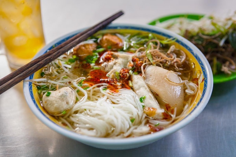 Bún mọc Kim Sơn với nước dùng thanh ngọt kết hợp với những viên mọc dai giòn