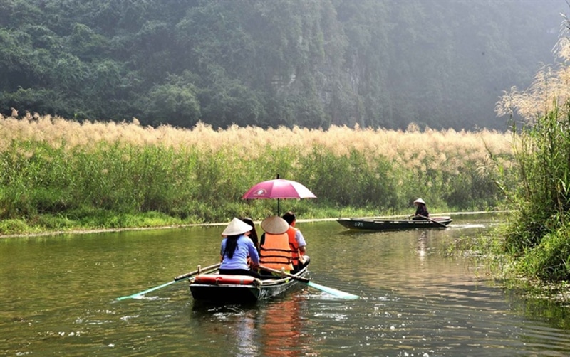 Tận hưởng mùa đông yên bình trên sông nước Ninh Bình