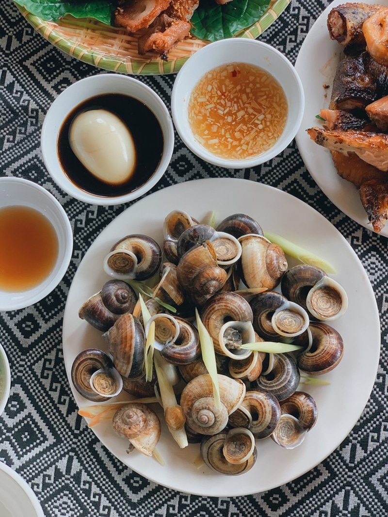 Ốc núi hấp sả với hương vị khó cưỡng